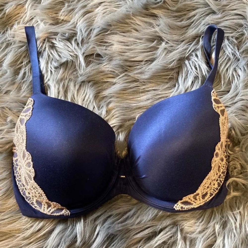 32 DDD Victoria’s Secret bra lined and underwire